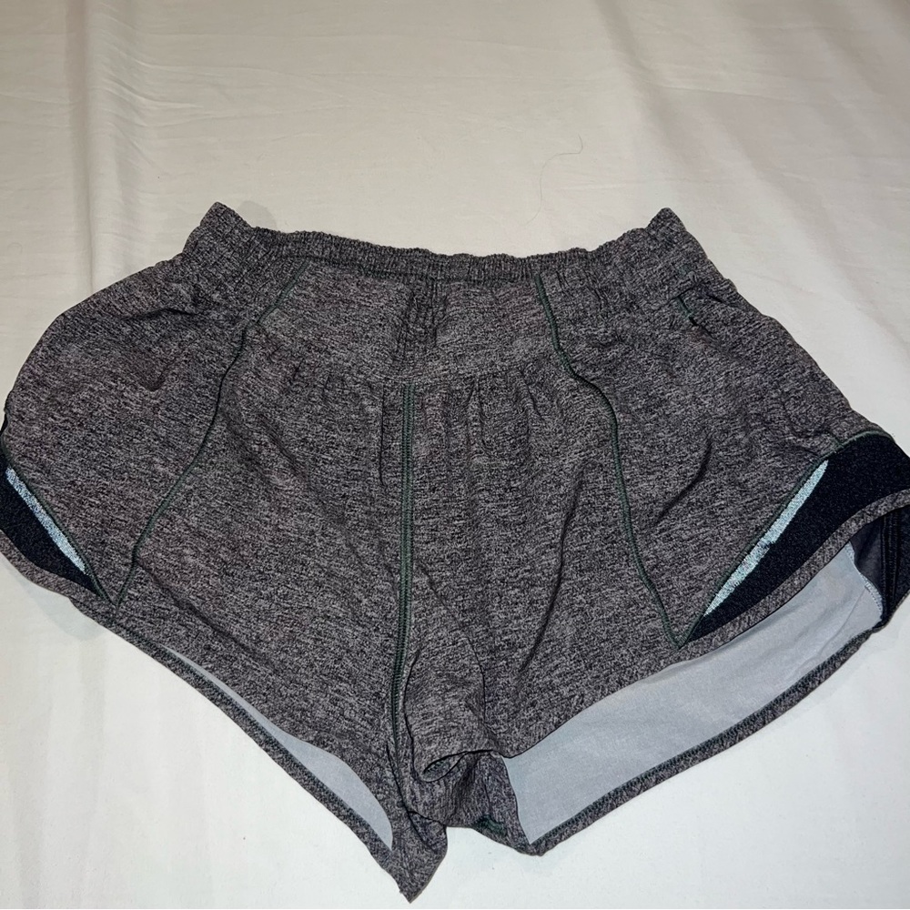 lululemon hotty hot short lr 2.5” gray size 6